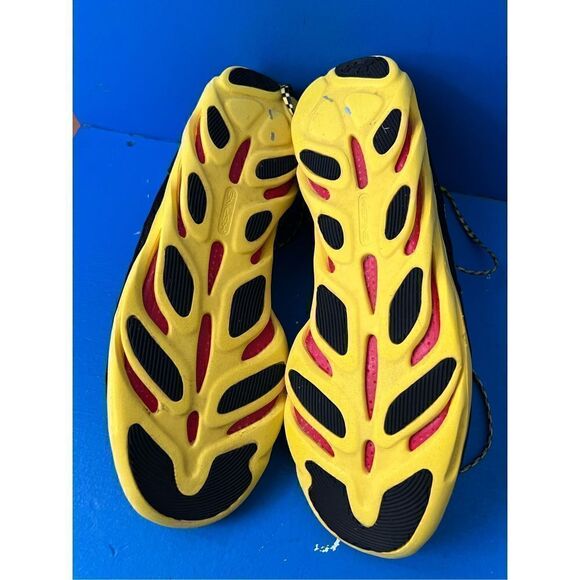 under armour man made upper yellow size 11.5 1258074-002